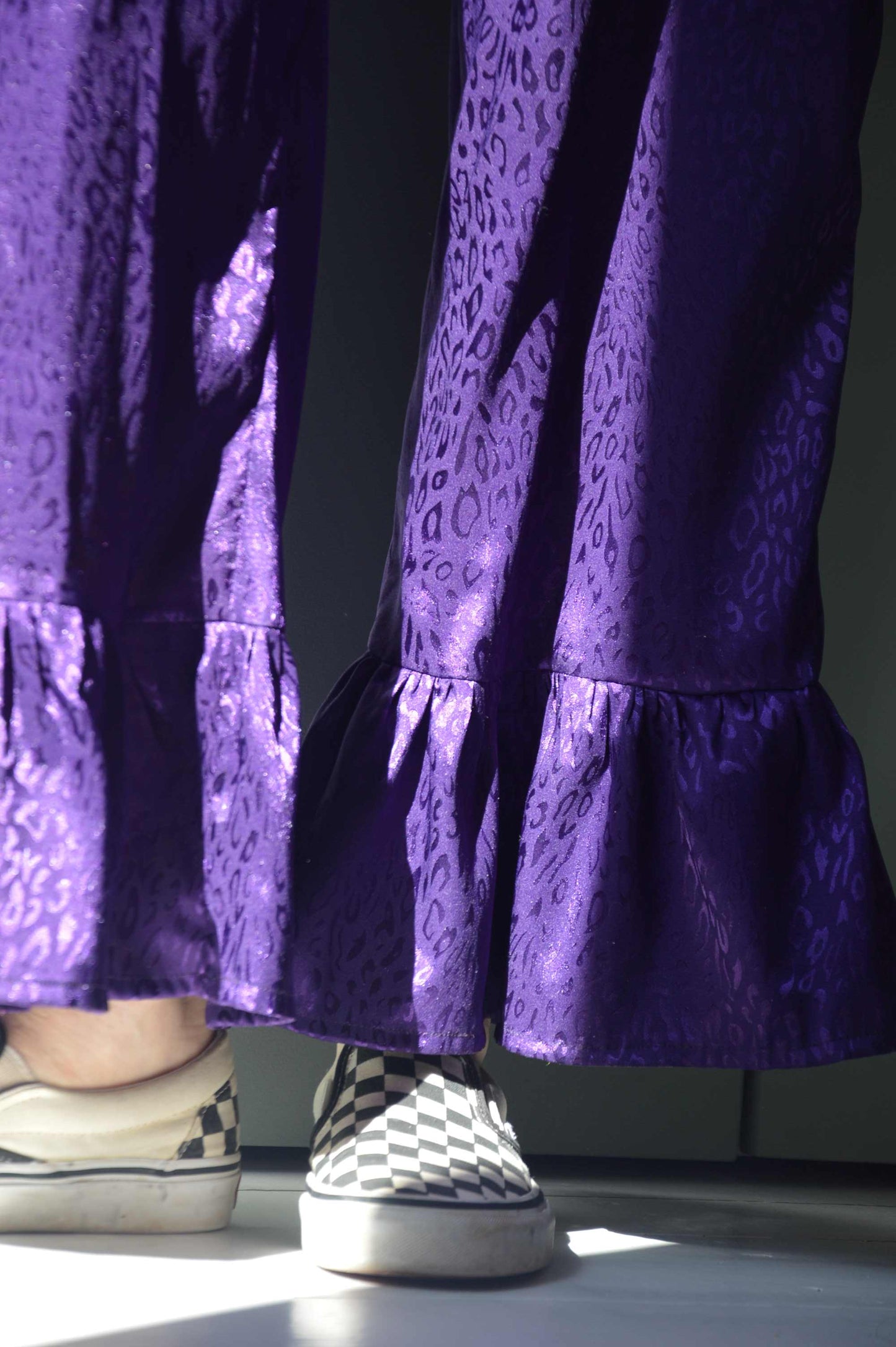 Pantalon satiné Léopard violet