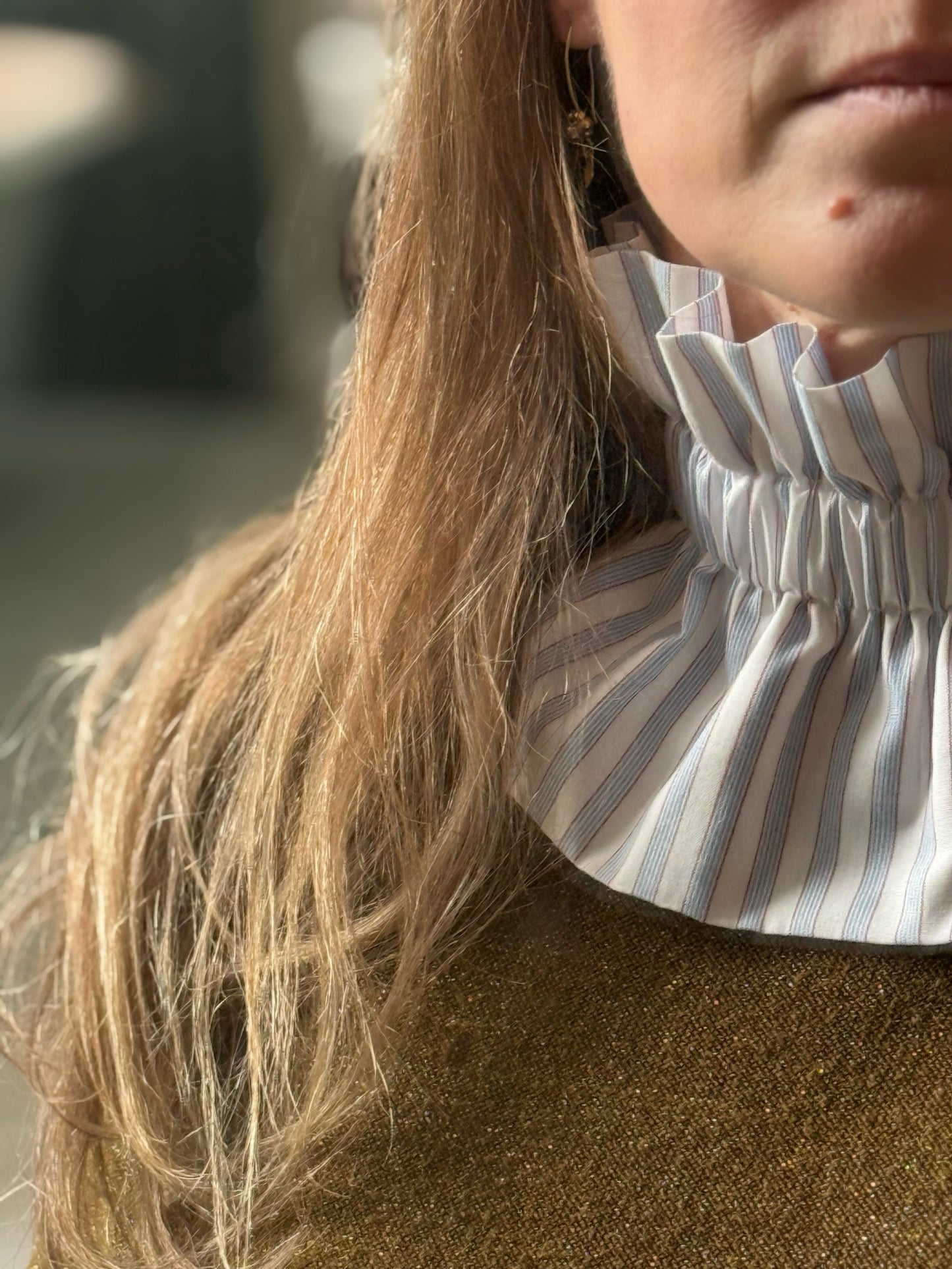 Col rayé bleu et brun