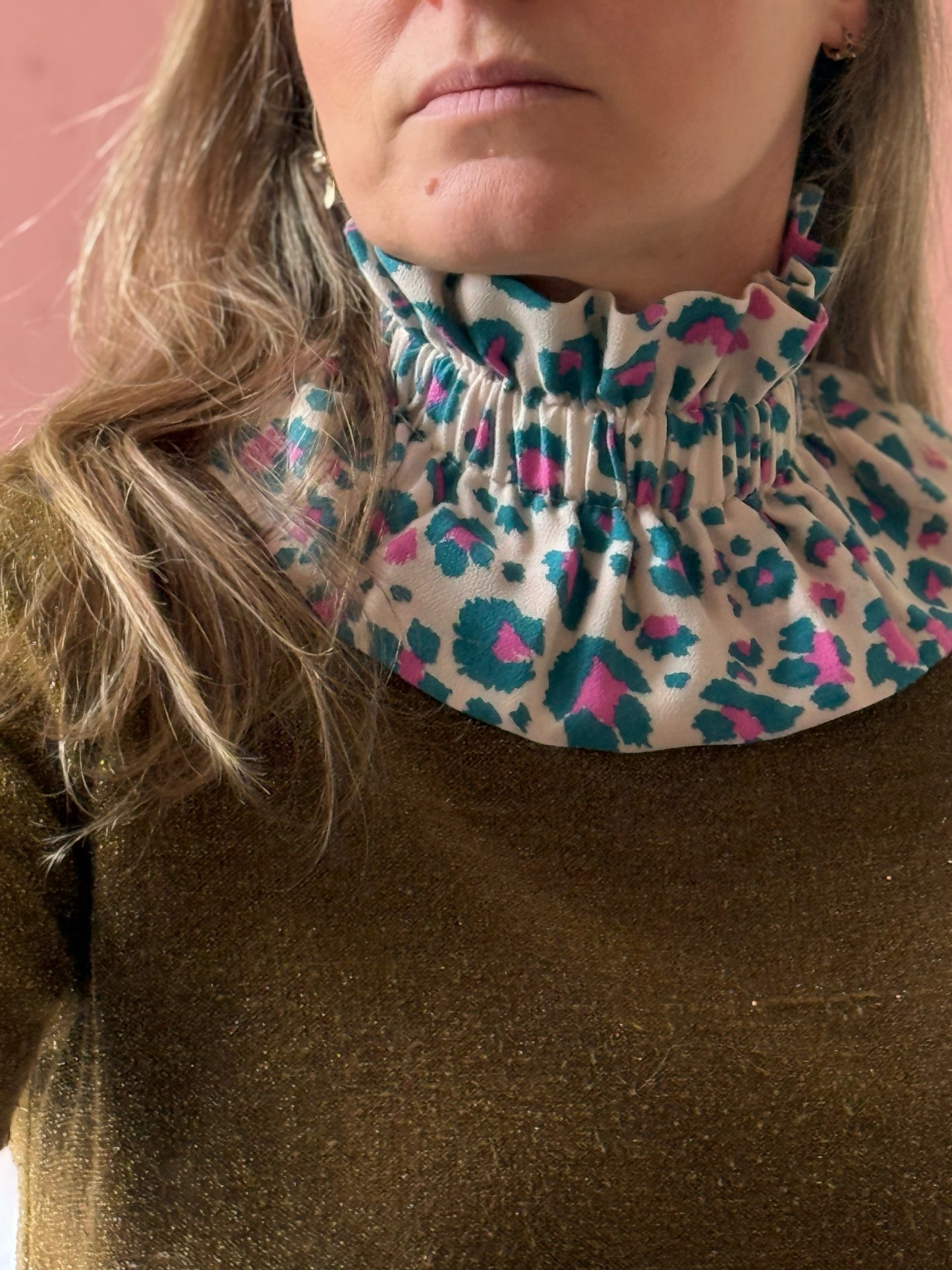 Col amovible Graou bleu et fushia