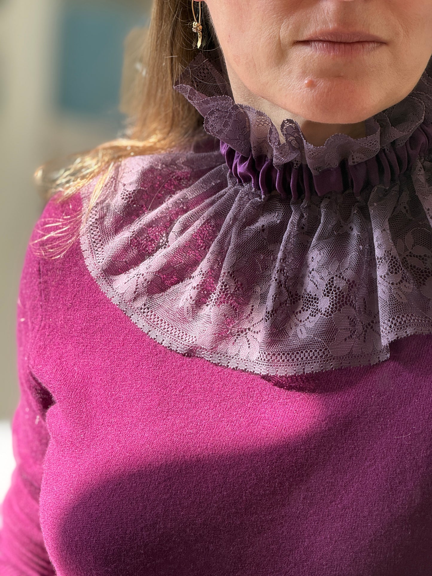 Col dentelle violet