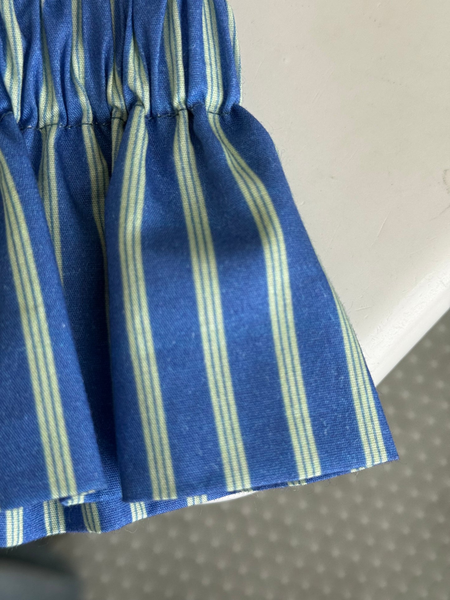 Col bleu rayures vert amande