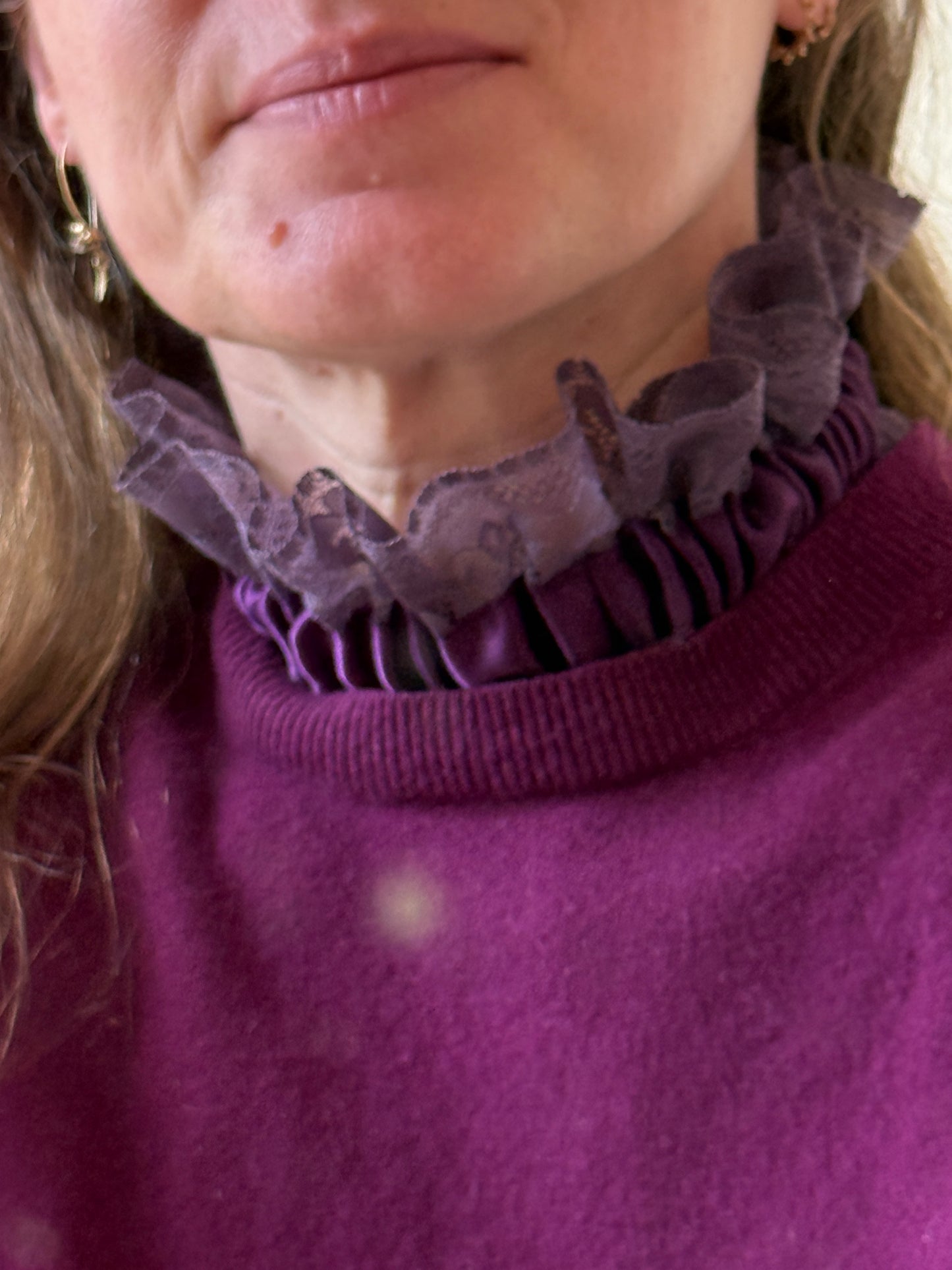 Col dentelle violet