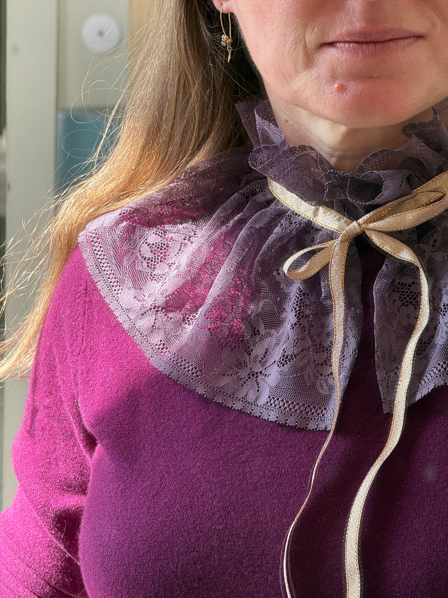 Col dentelle violet