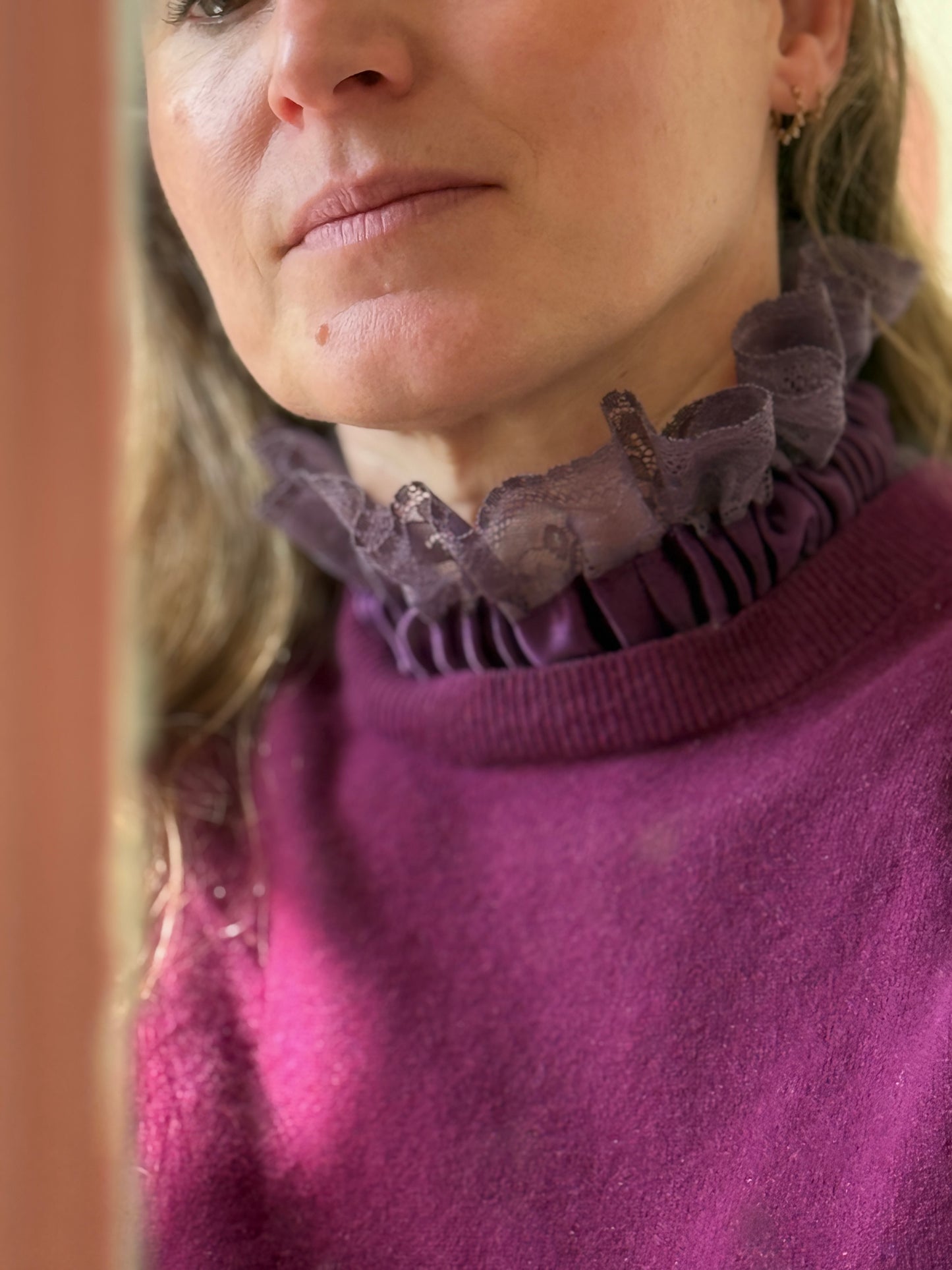 Col dentelle violet
