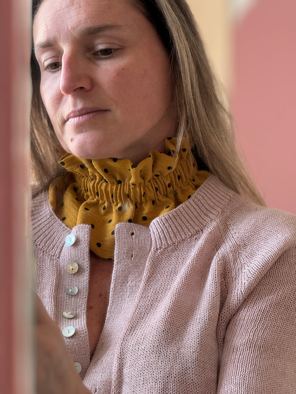 Le Col Amovible en Crêpe Jaune Moutarde et Pois Noirs – Ma Prune Céleste