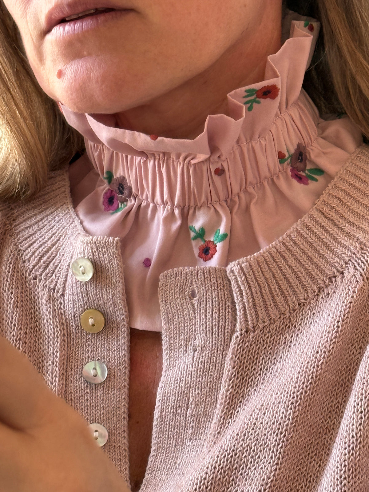 Col Amovible Rose Poudré à fleurs Brodée  – Ma Prune Céleste