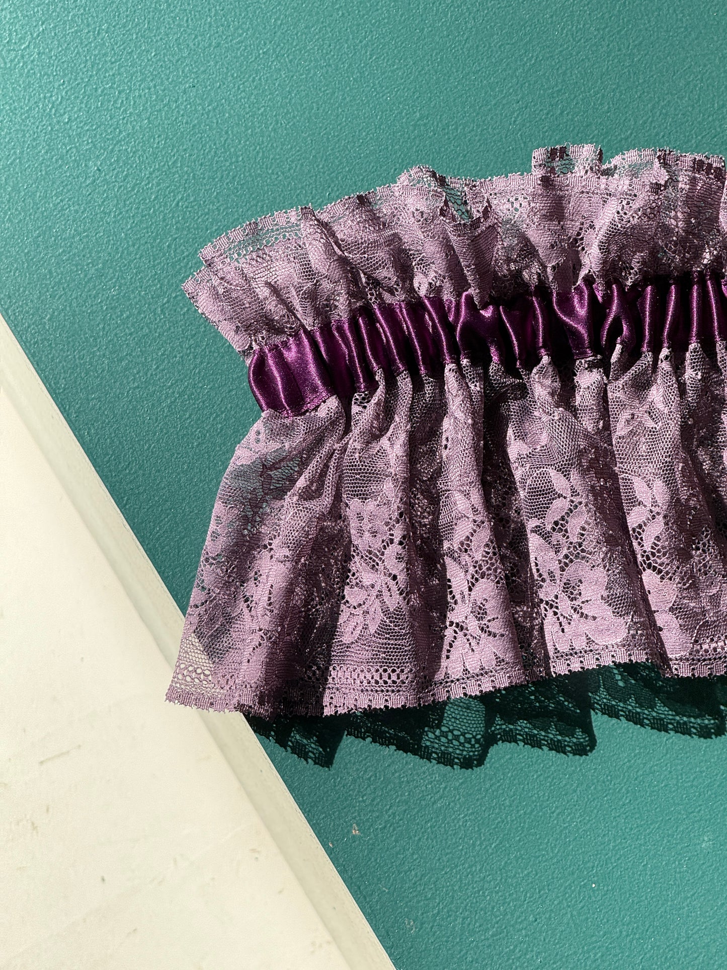Col dentelle violet