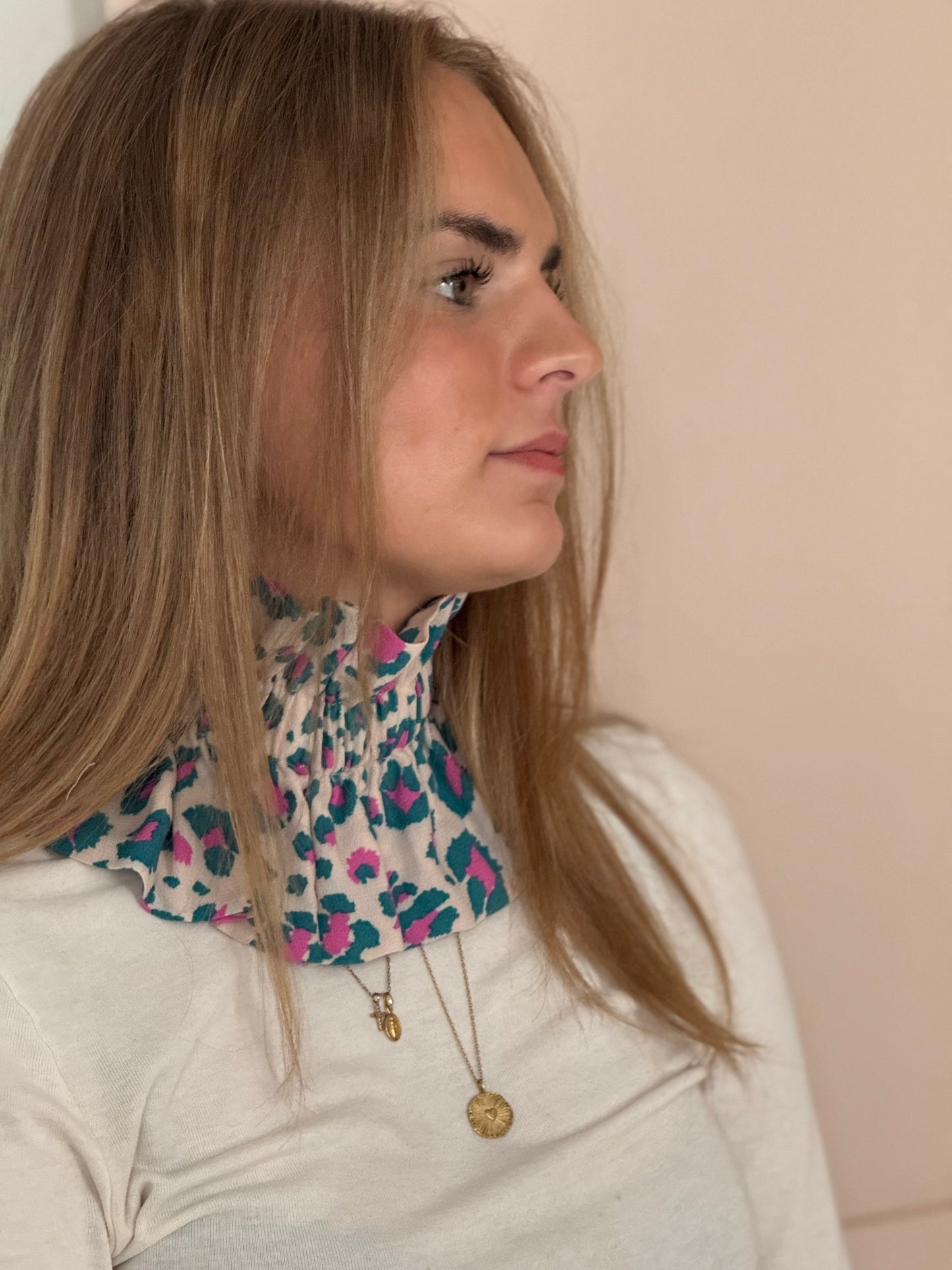 Col amovible Graou bleu et fushia