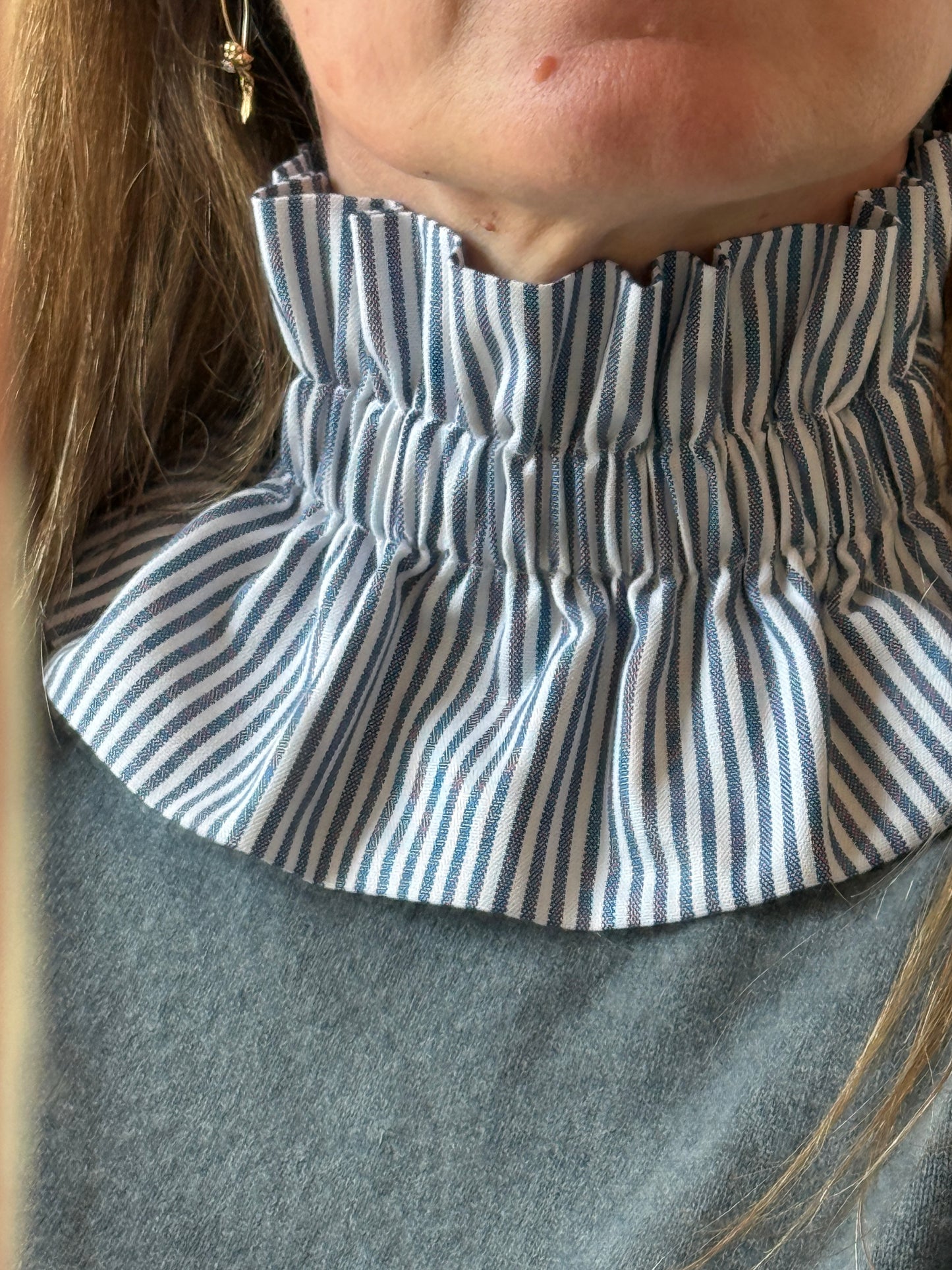 Col rayé bleu gris