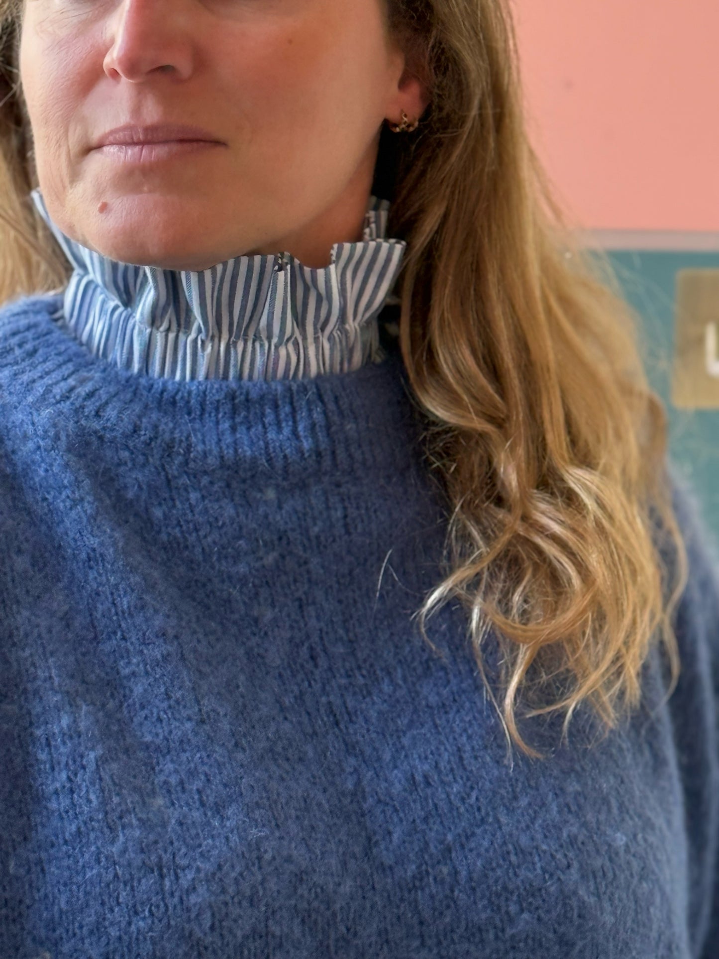 Col rayé bleu