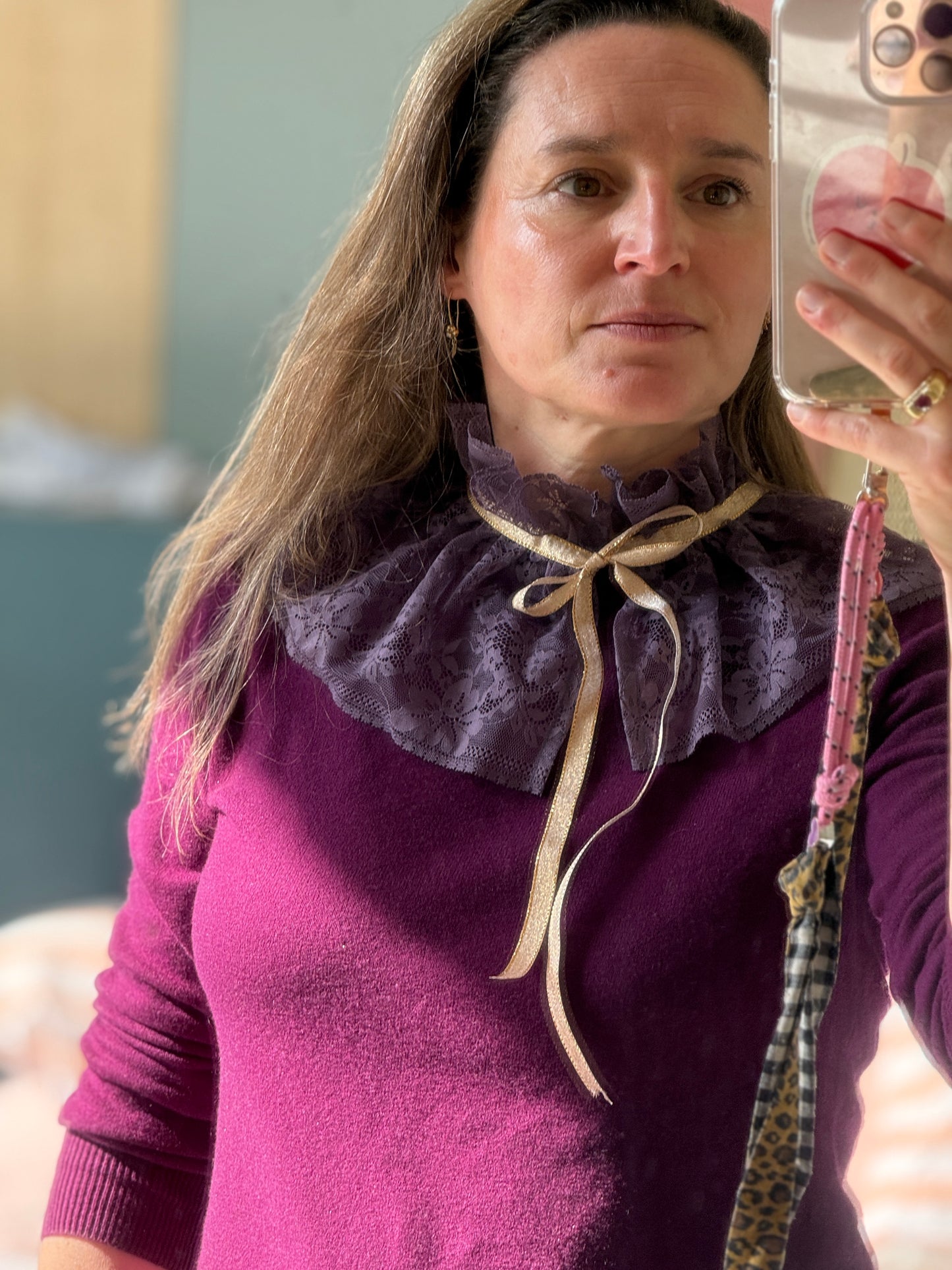 Col dentelle violet