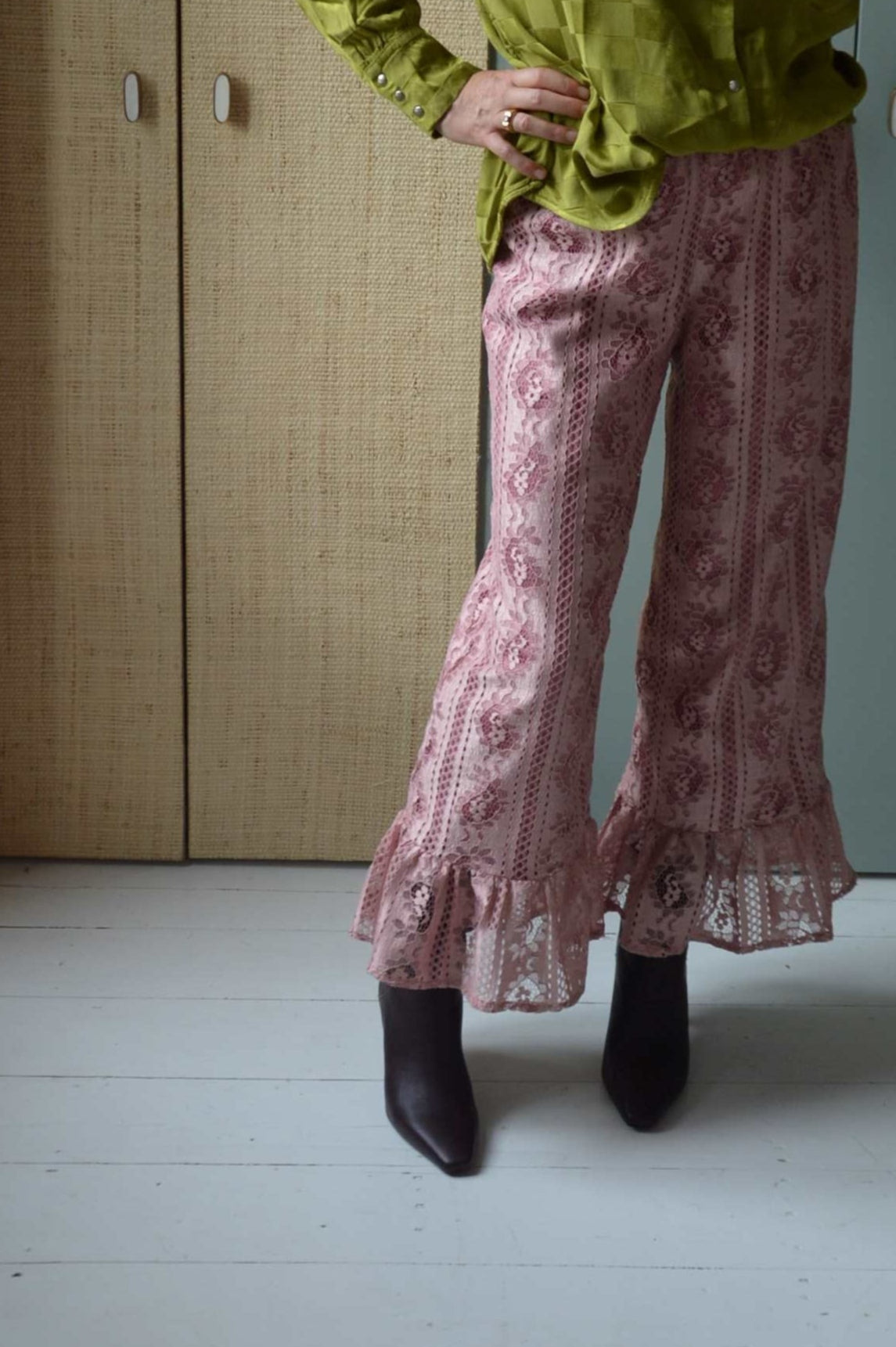Pantalon Jeu de dentelle rose poudré