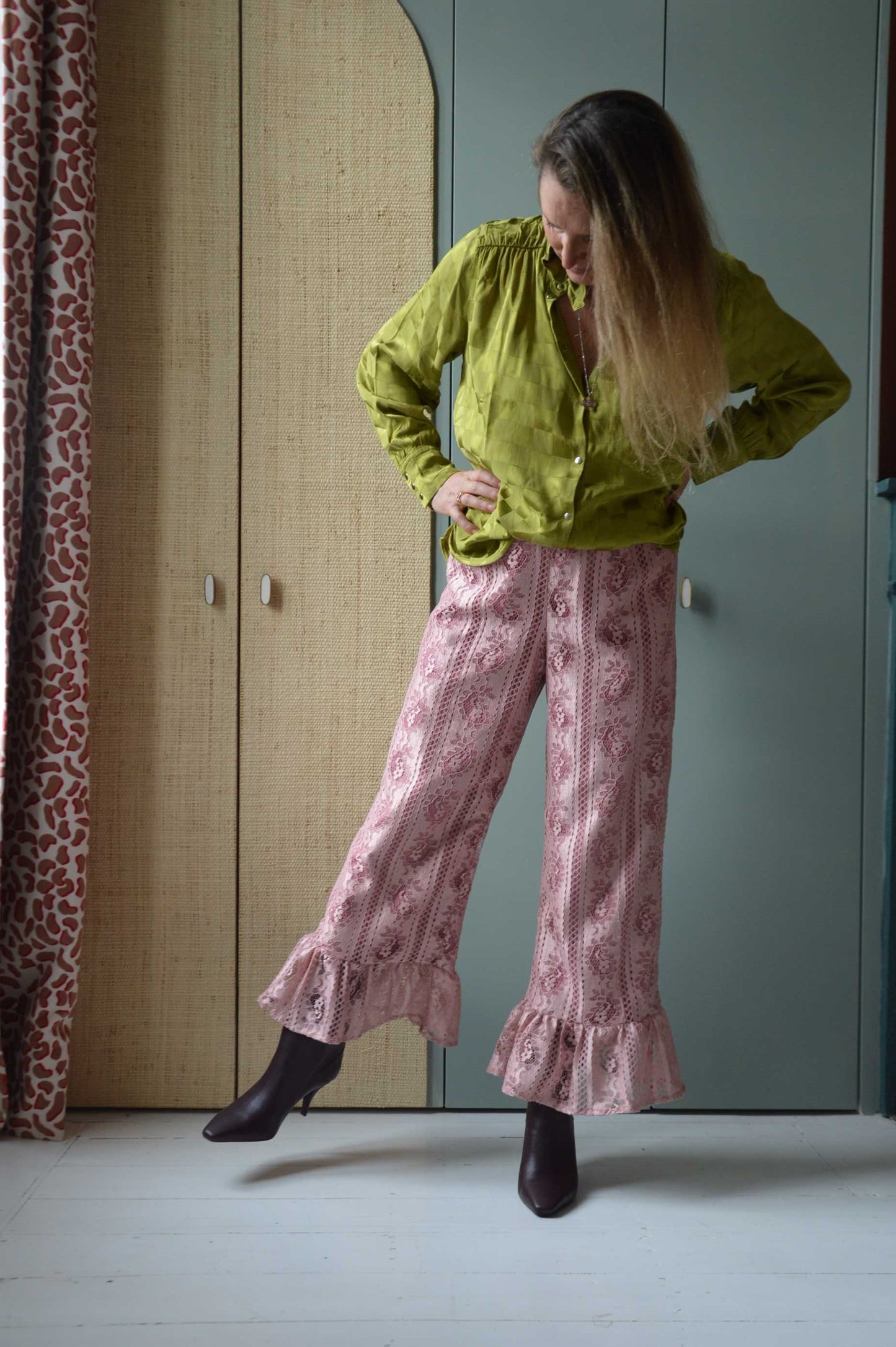 Pantalon Jeu de dentelle rose poudré