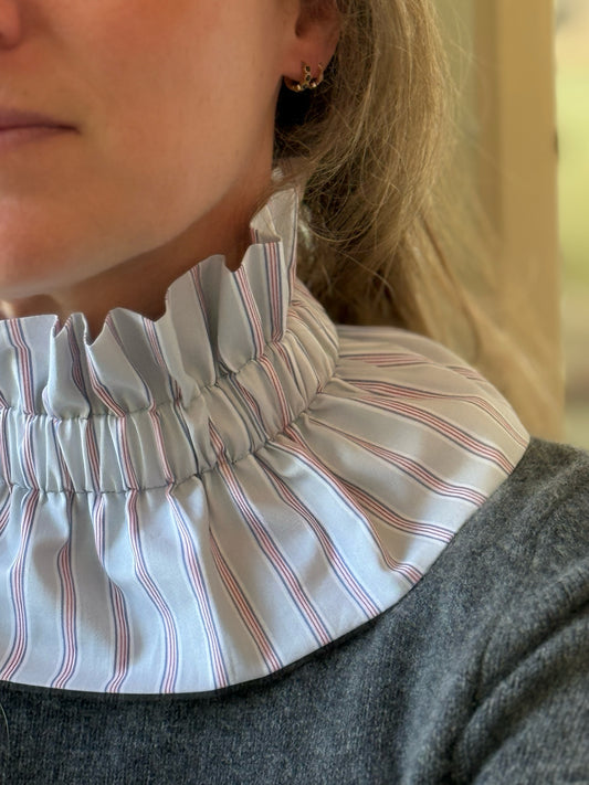 Col gris perle rayures rouges et bleues