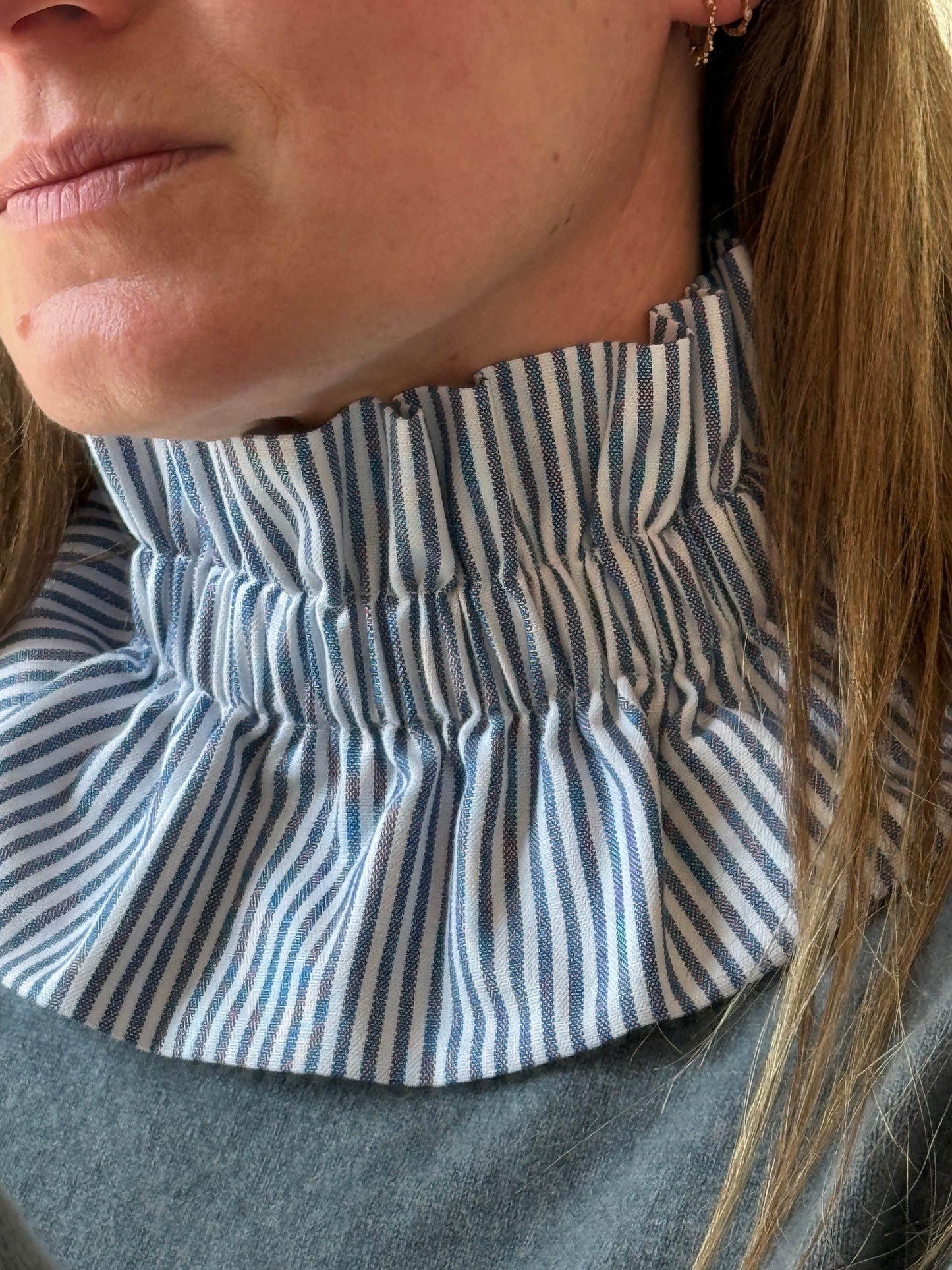 Col rayé bleu gris