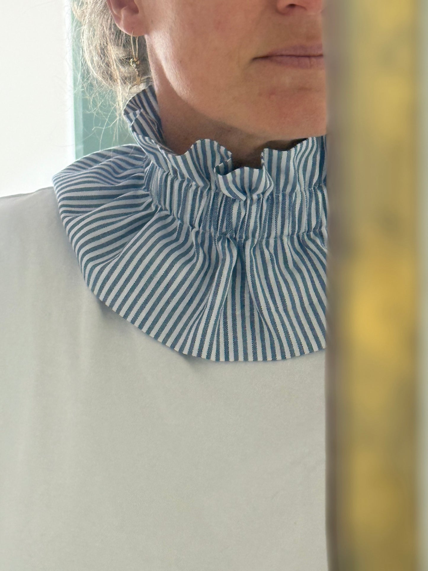 Col rayé bleu