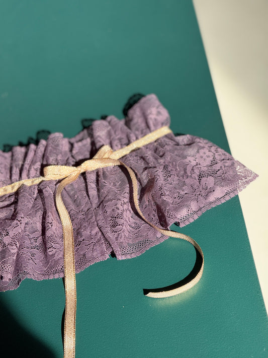 Col dentelle violet