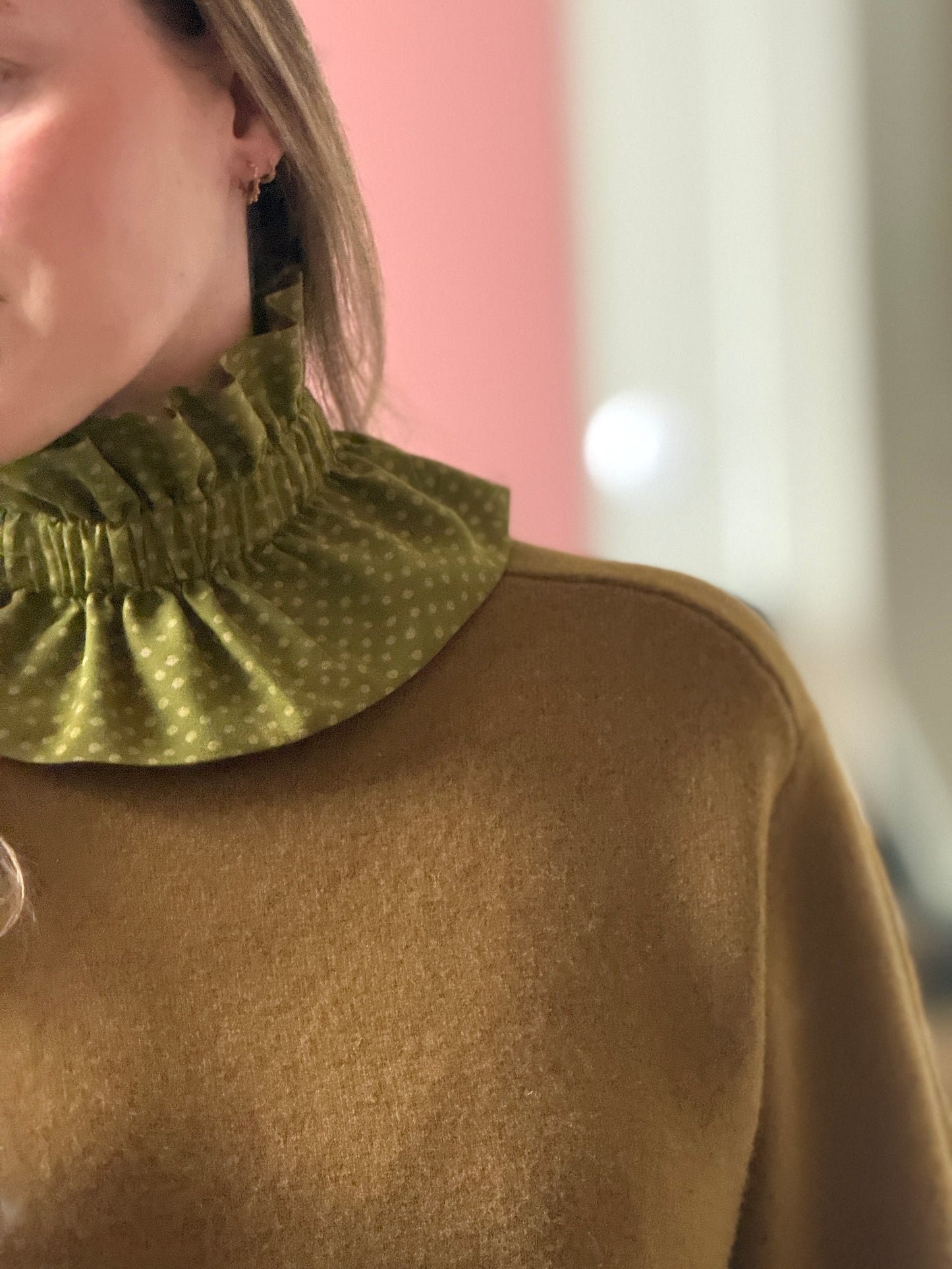 Col olive à pois ton sur ton