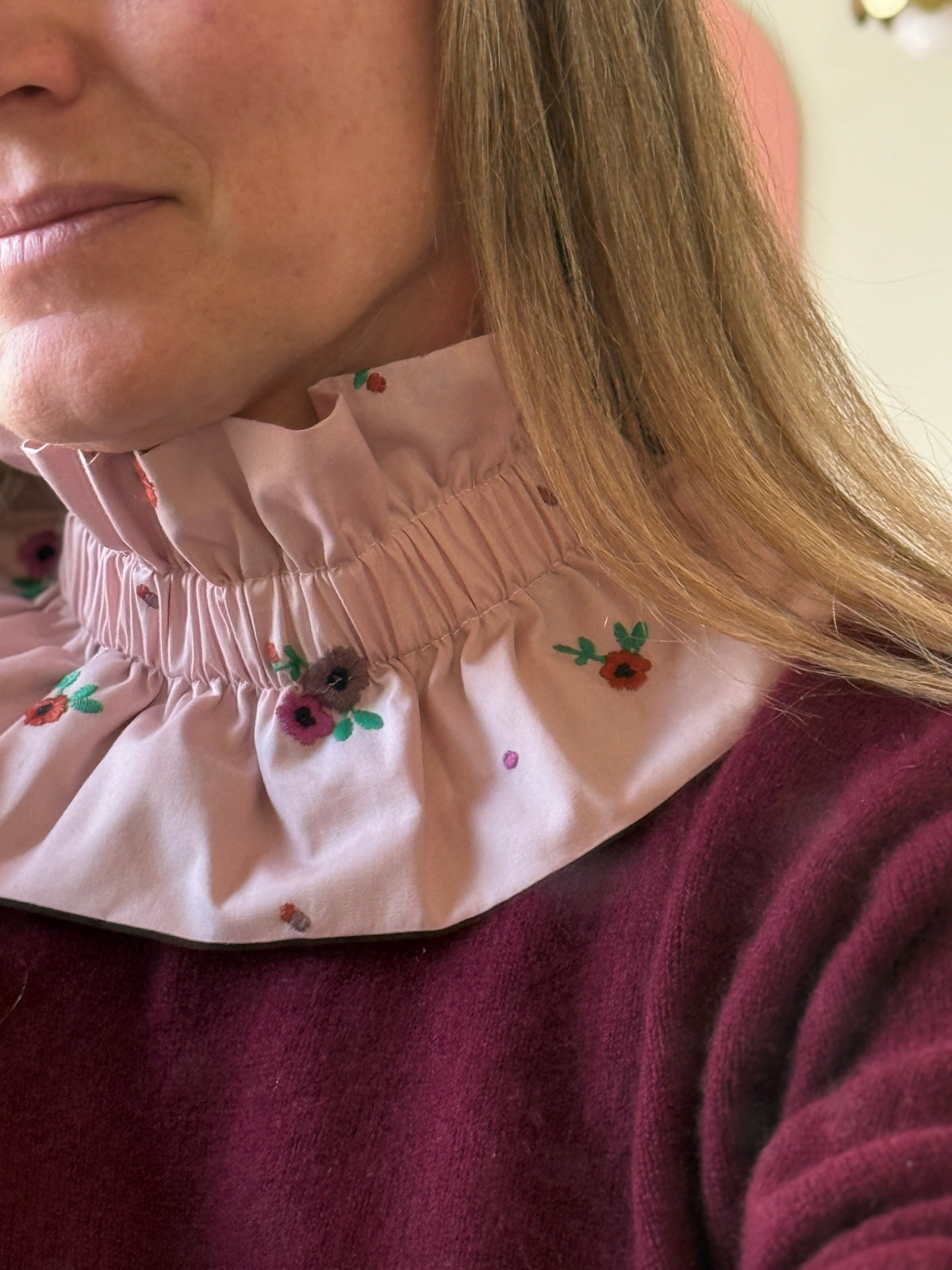 Col Amovible Rose Poudré à fleurs Brodée  – Ma Prune Céleste