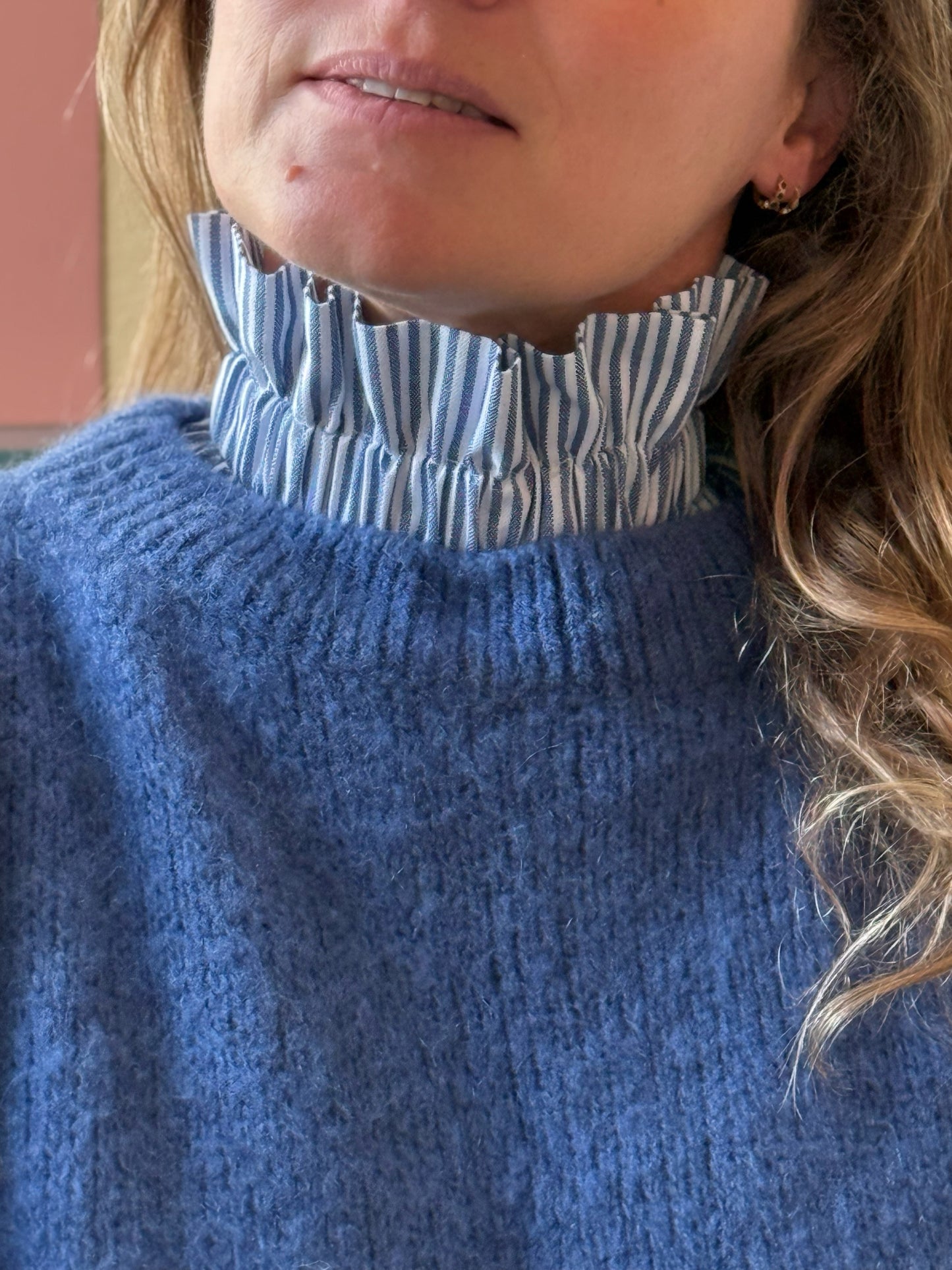 Col rayé bleu