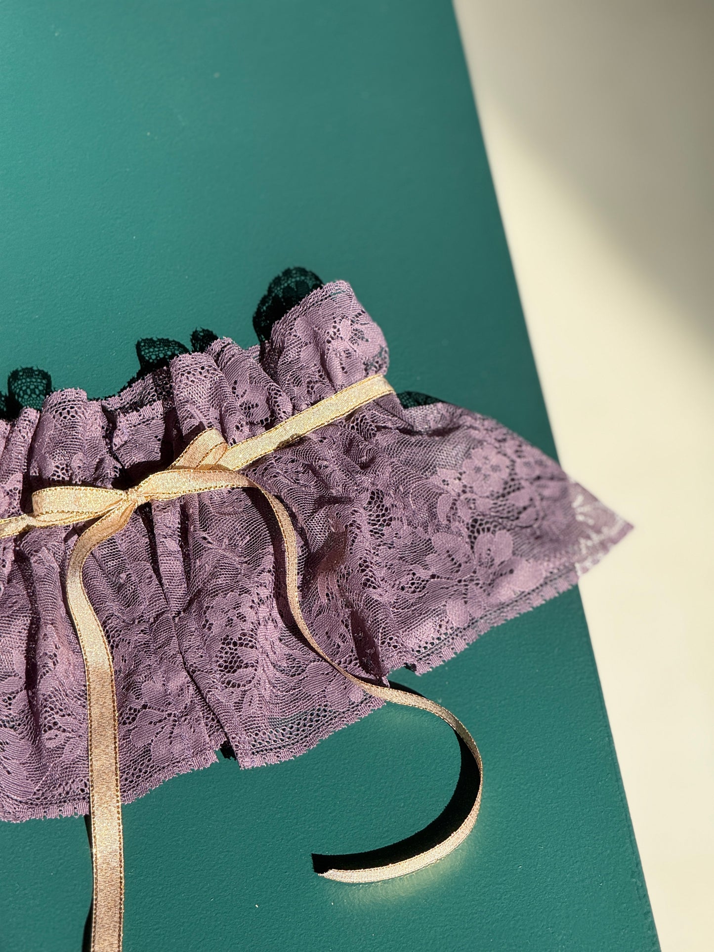Col dentelle violet