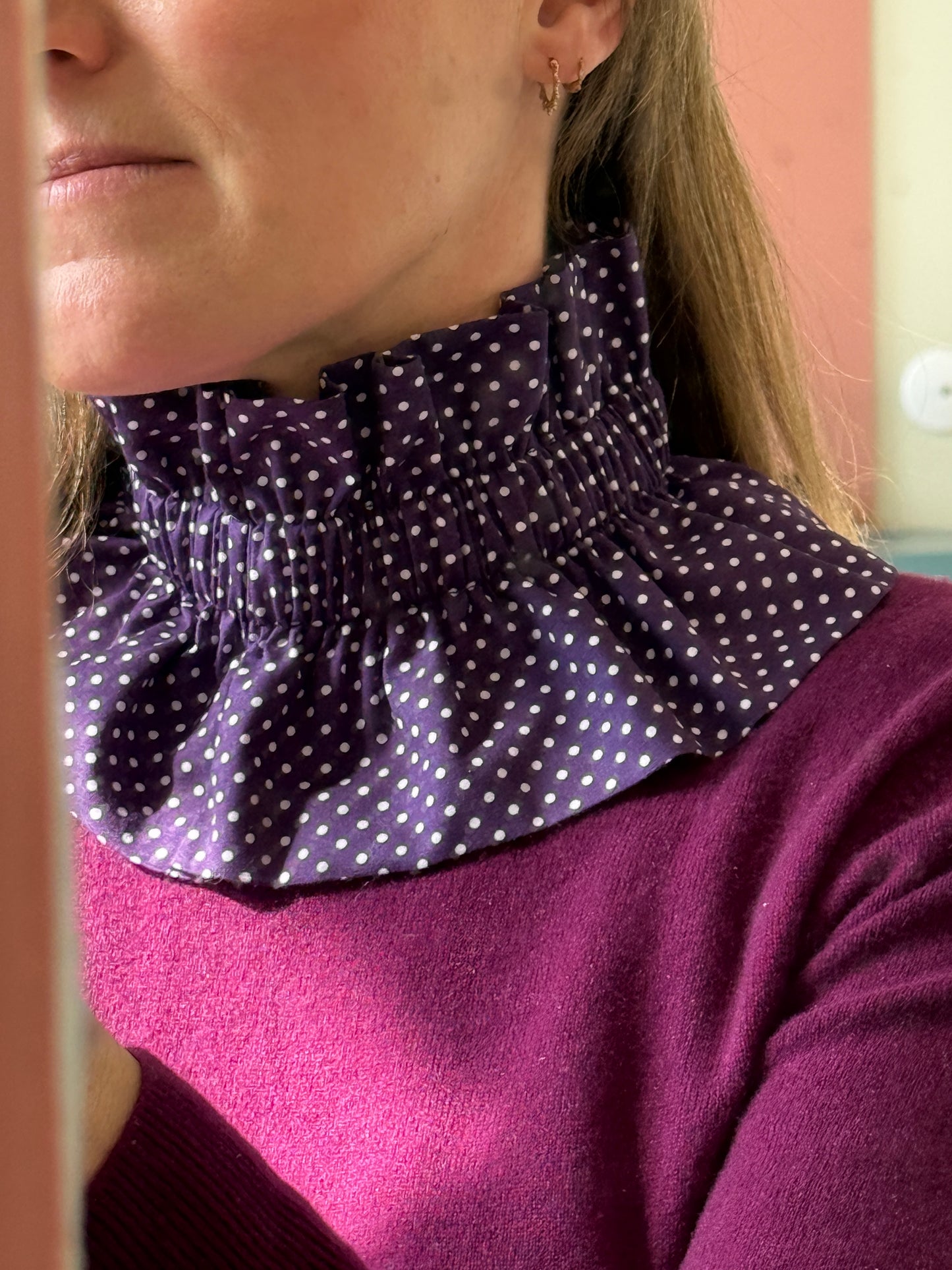 Col à pois violet
