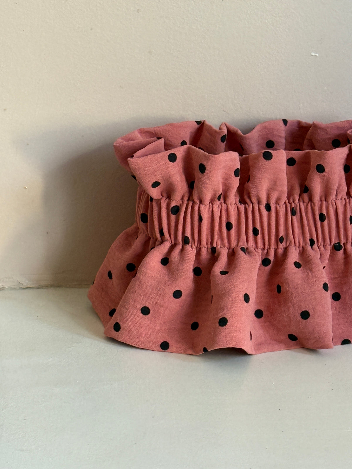Le Col Amovible en Crêpe Rose Terracotta et Pois Noirs – Ma Prune Céleste