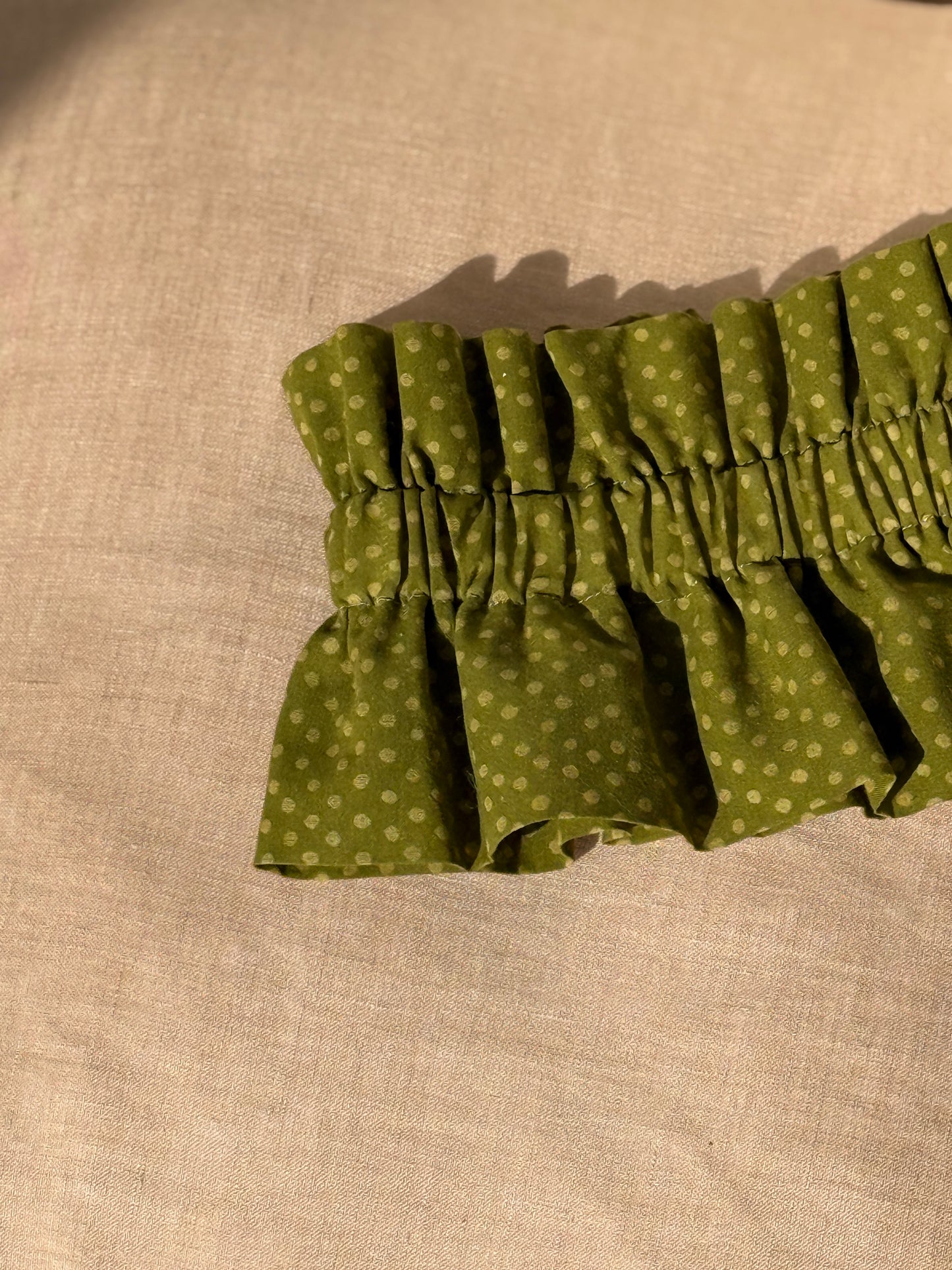 Col olive à pois ton sur ton